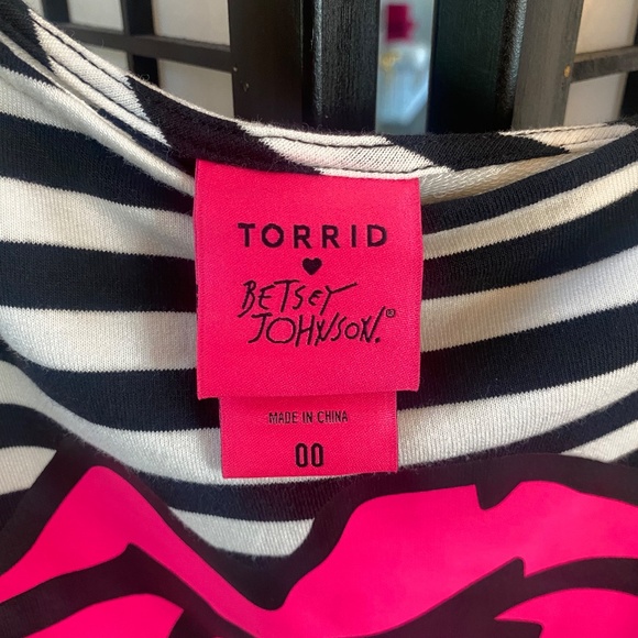 Plus Size - Betsey Johnson Off Shoulder Dress - Picture 8 of 8